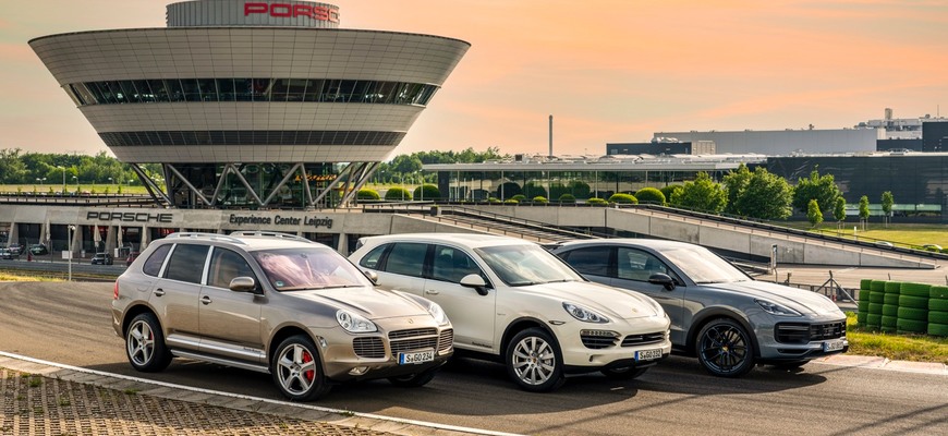 Porsche Cayenne má 20 rokov, oslavuje spolu so sesterským Touaregom