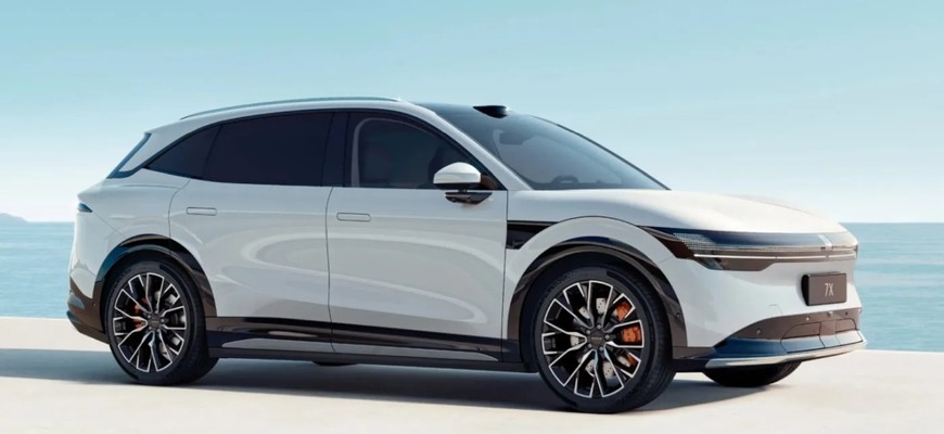 Zeekr 7X Slovensko uvidí už čoskoro: Elektrické SUV dá až 615 km a ultrarýchlo sa nabije