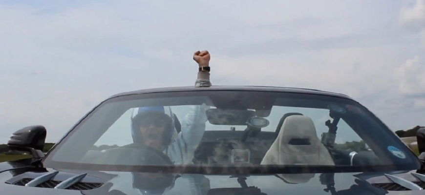 VIDEO: Takto to dopadne, keď Coulthard ide na golf Mercedesom SLS AMG