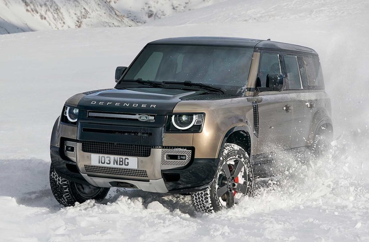 LAND ROVER DEFENDER JE SPÄŤ. MÁ 400 K A STOVKU DÁ ZA 6 SEKÚND