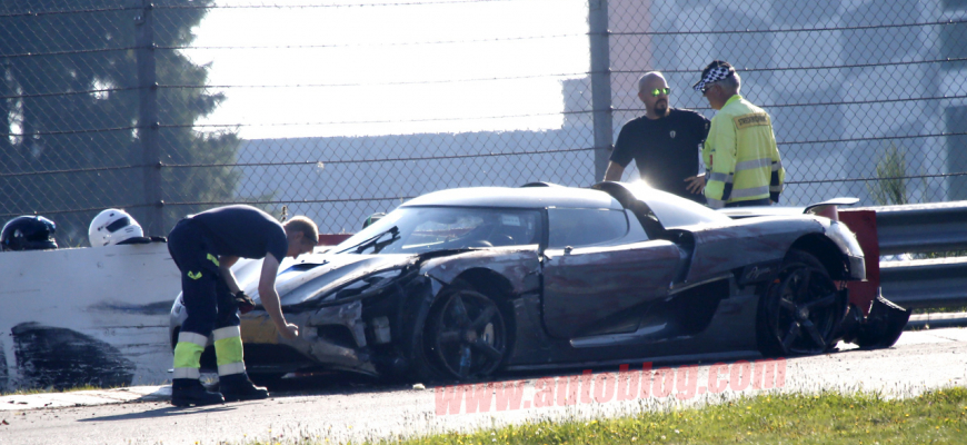 Tvrdá nehoda Koenigseggu Agera R na Nürburgringu, 2 zranení