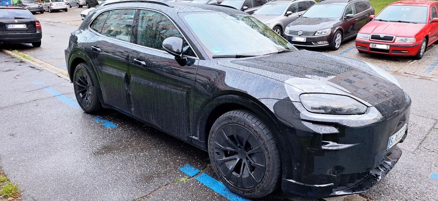 Testovací prototyp Porsche Cayenne v uliciach Bratislavy? Premiéra je za dverami!