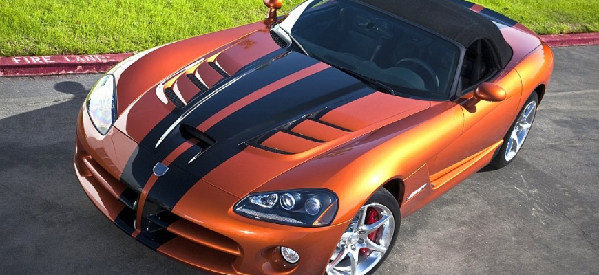 Omladený Dodge Viper SRT10 pre rok 2010