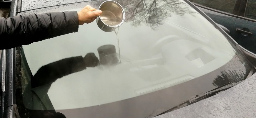 Takto namrznuté okno určite nečistite. Sú bezpečnejšie a efektívnejšie spôsoby