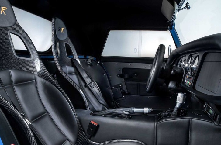 POSLEDNÉ EURÓPSKE AUTO SVOJHO DRUHU DOSTALO TOČIVÝ ATMOSFÉRICKÝ OSEMVALEC OD BMW