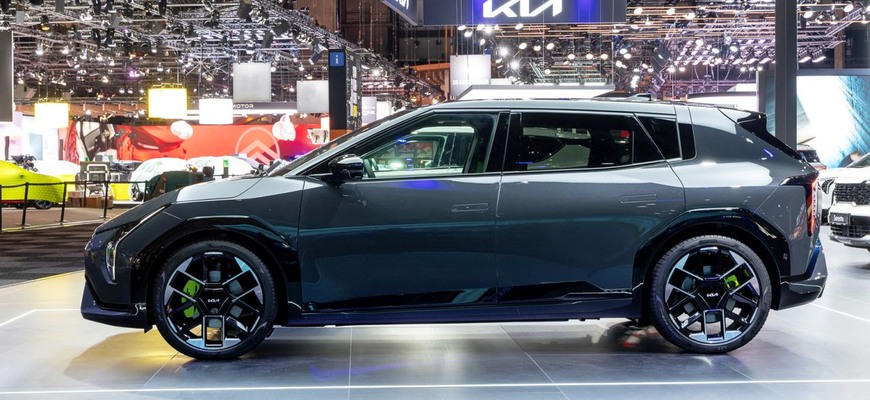 Kia v Bruseli naraz predstavila hneď tri nové športové modely GT, všetky so 4x4