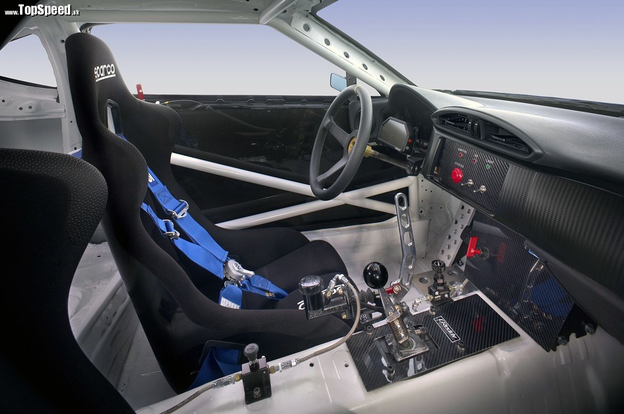 Interiér ostrého Scion FR-S alias Toyota GT 86