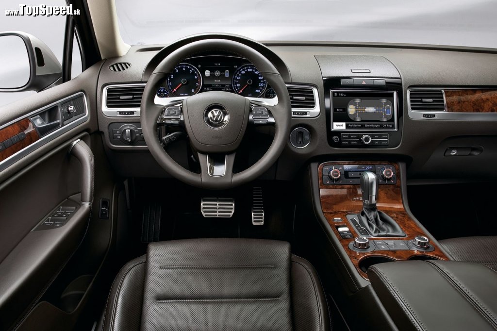 Interiér nového Volkswagen Touareg sa zmenil na nepoznanie. A musíme povedať, že k lepšiemu.