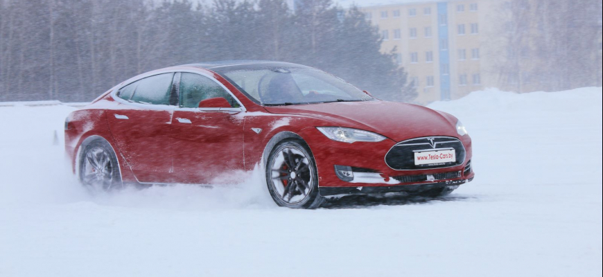 Stráca elektromobil v zime a mraze až 41 %? Tesla nesúhlasí