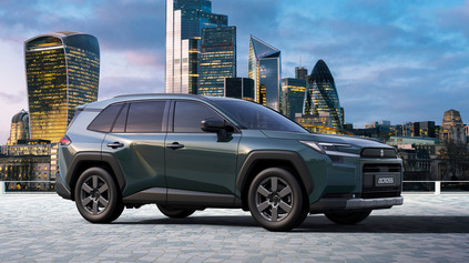 SUZUKI ACROSS DRUHEJ GENERÁCIE UŽ POZNÁME AJ V EURÓPE, JE TO OPÄŤ PREZNAČKOVANÁ TOYOTA
