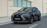 Spokojnosť vodičov vedie Lexus. Mnohí by hybrid kúpili znovu