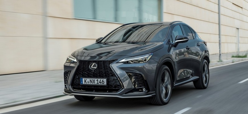 Spokojnosť vodičov vedie Lexus. Mnohí by hybrid kúpili znovu