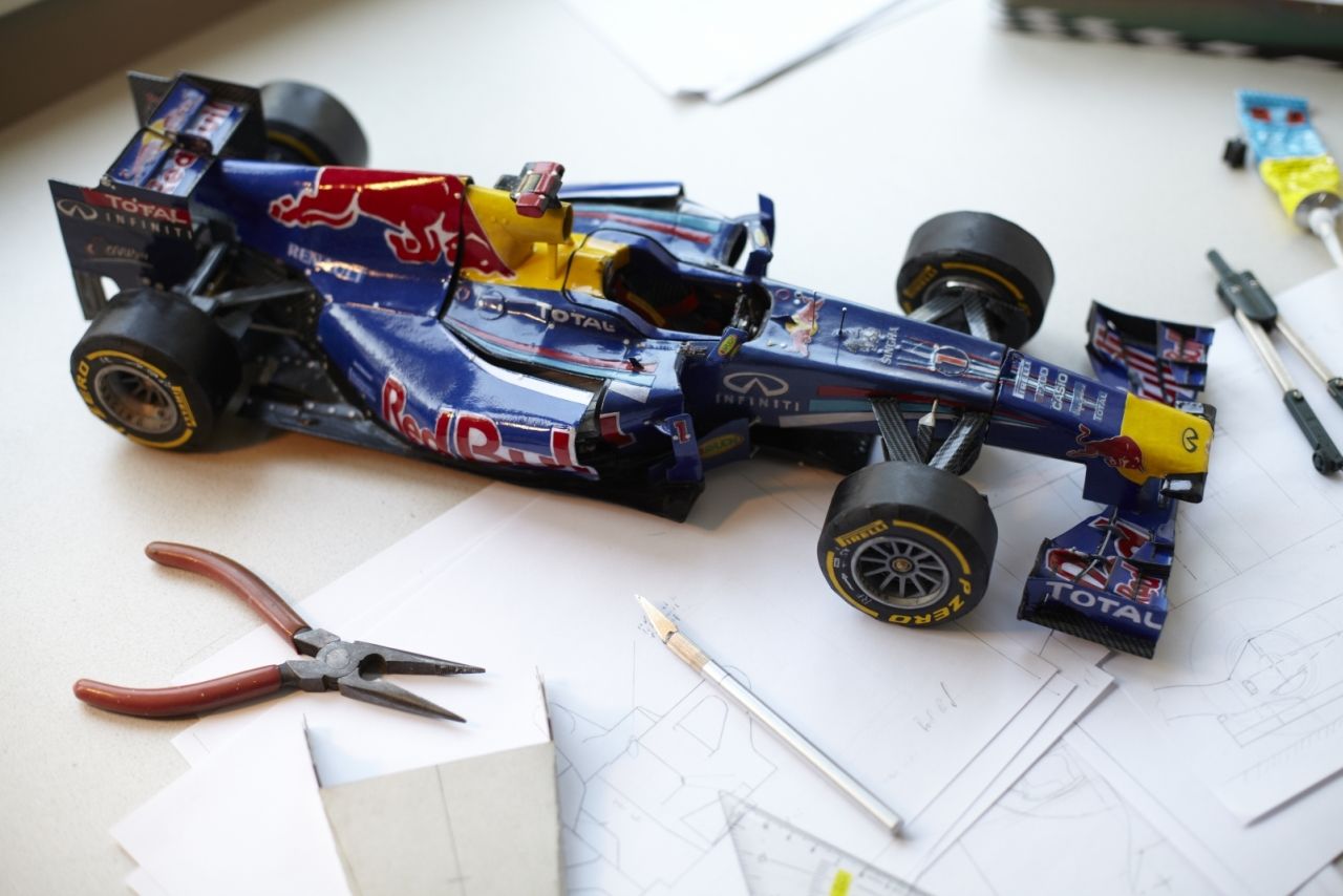 Papierový Red Bull RB7