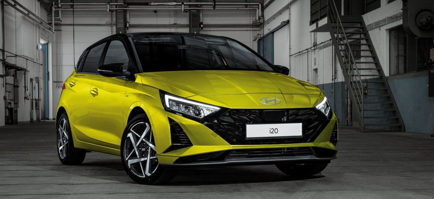 Modernizovaný Hyundai i20 dostal ešte ostrejšie tvary. Na trh dorazí s koncom Fordu Fiesta