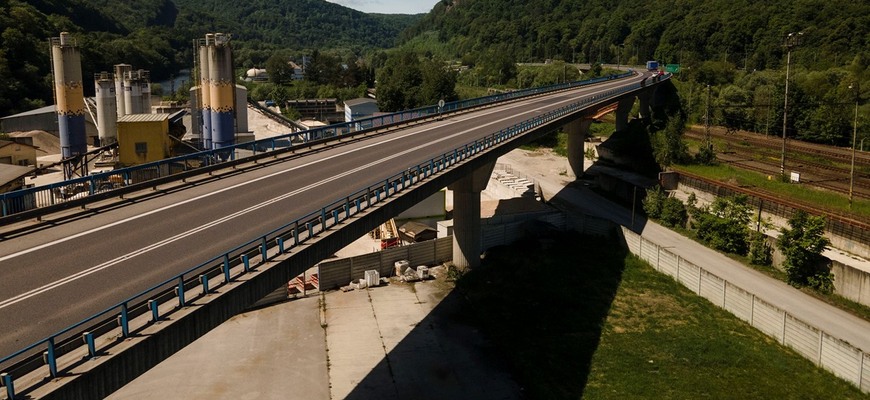 Dopravné obmedzenia kvôli oprave mosta v strede SR: Využite obchádzku najmä v špičke