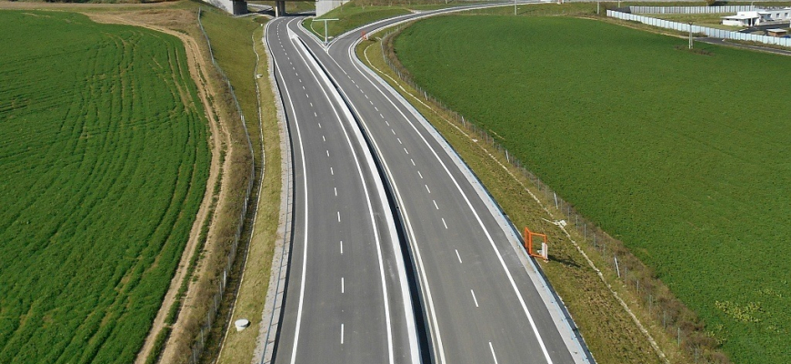 Polícia SR pripúšťa zvýšenie rýchlosti na diaľnici na 150 km/h, podobne ako v ČR