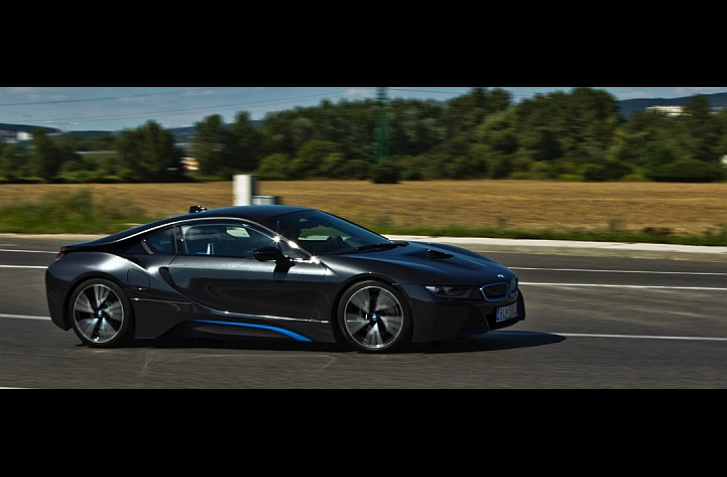 TEST BMW I8