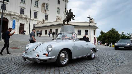 PORSCHE NA HRADE OBDIVOVALO 2000 ĽUDÍ