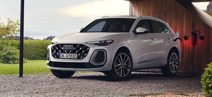 Nové Audi Q5 e-Hybrid Quattro oficiálne: novinka do zásuvky zvládne na jedno nabitie 100 km