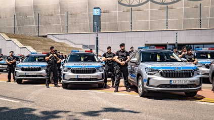 POLÍCIA SR PREVZALA 90 NOVÝCH VOZIDIEL ŠKODA KODIAQ S UŽ NOVÝM POLEPOM