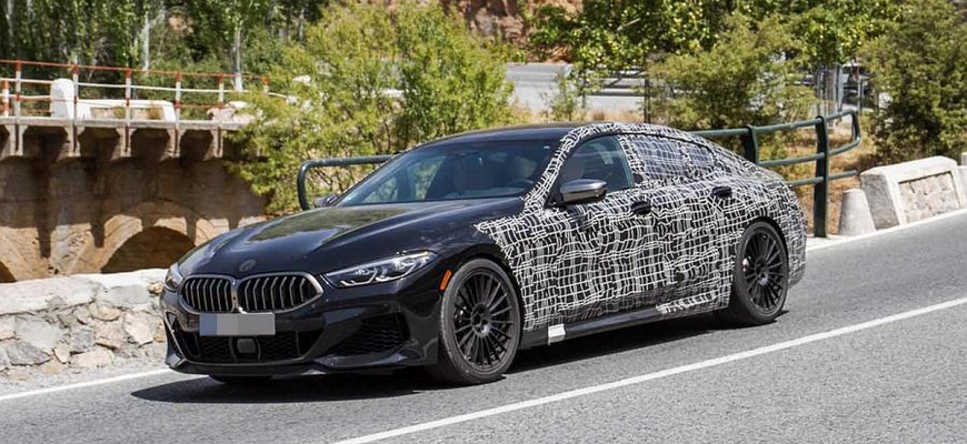 Testovanie nadupanej verzie BMW radu 8 Gran Coupe je v plnom prúde