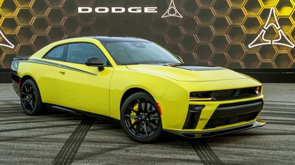 TAKTO VYZERÁ ČAKANIE NA V8: NOVÝ DODGE CHARGER SUPER BEE MÁ 608 KONÍ A REŽIM ZADOKOLKY
