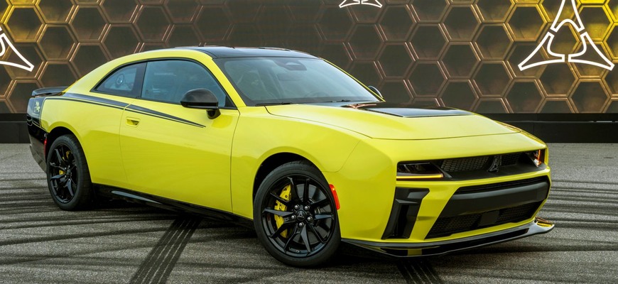 Takto vyzerá čakanie na V8: nový Dodge Charger Super Bee má 608 koní a režim zadokolky