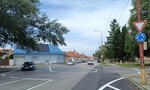 Maľované kruháče spôsobujú kolízne situácie. Autobusy a kamióny sotva prejdú