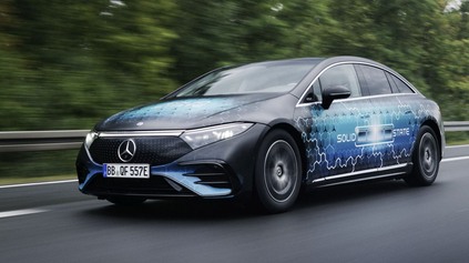 MERCEDES EQS ZVLÁDOL S NOVÝM TYPOM BATÉRIE VIAC AKO 1200 KM NA JEDNO NABITIE