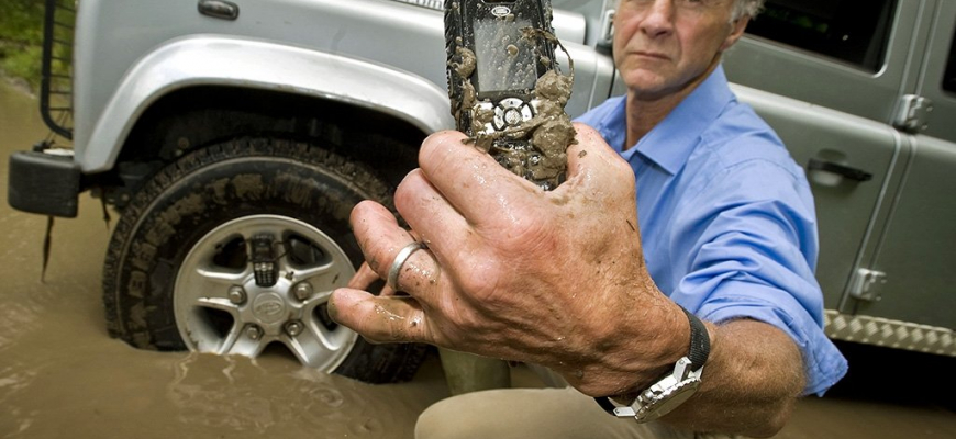 Land Rover predstavuje extrémny mobil