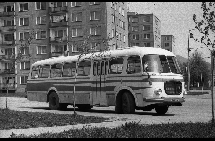 RETRO OKIENKO. VODIČI A DOPRAVA ZA SOCIALIZMU