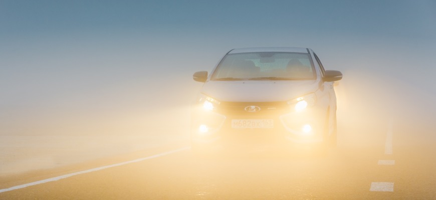 Ako jazdiť v hmle? Pozor na námrazu aj periférne videnie