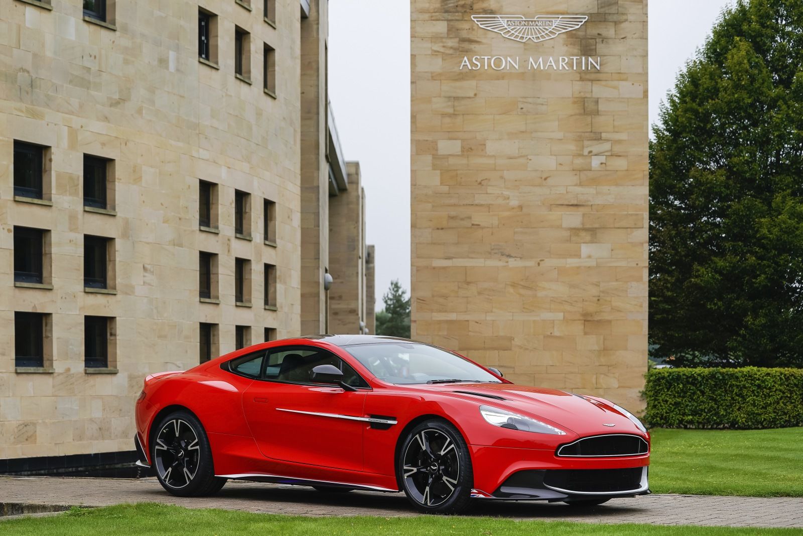 Aston Martin je luxusnou značkou roka