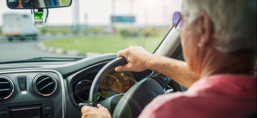 Aj starší vodiči sú nebezpeční! Viac ako mladí?