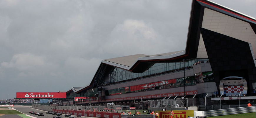 Jaguar Land Rover zvažuje kúpu Silverstone, chce tam sídlo