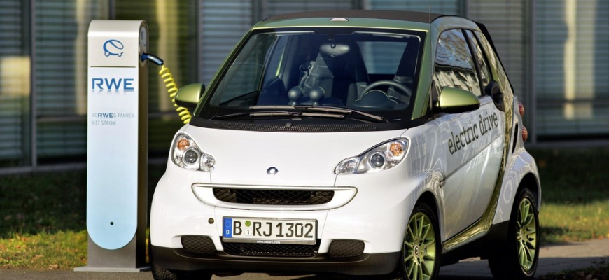 Smart fortwo electric drive už zarezáva