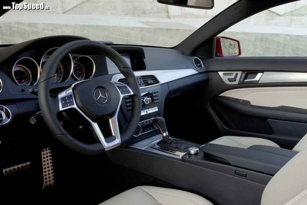 Interiér nového Mercedes C kupé