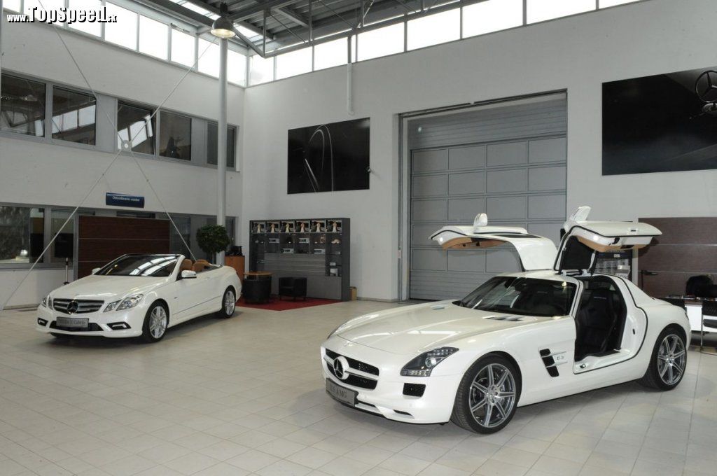 Pri príležitosti 20. výročia prináša Mercedes na Slovensko dve atraktívne premiéry E cabrio a SLS AMG