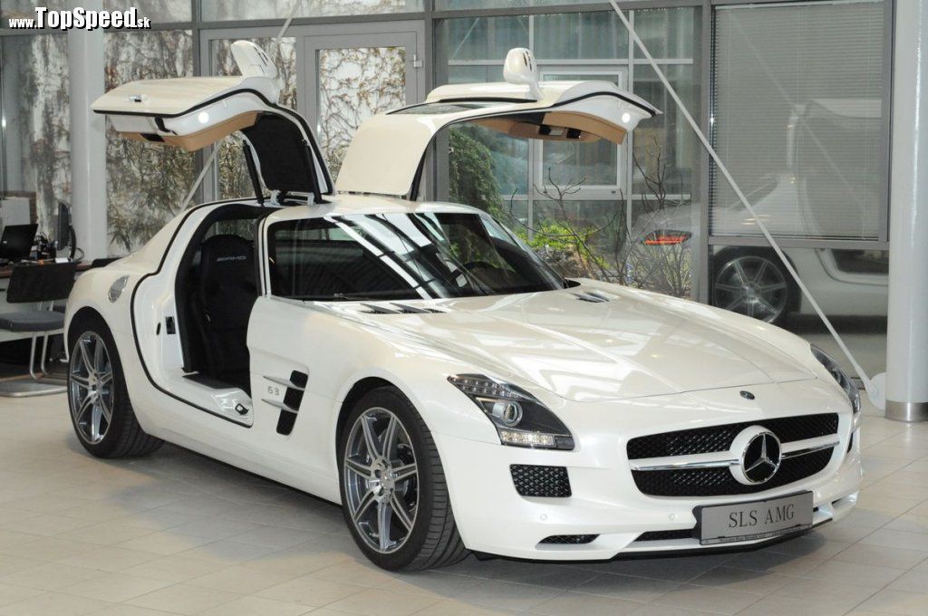 Tento skvost, Mercedes SLS AMG má na Slovensku objednaných už 14 klientov. Prví na supercar skladali zálohy len na základe informácie že bude, bez pohľadu na foto...