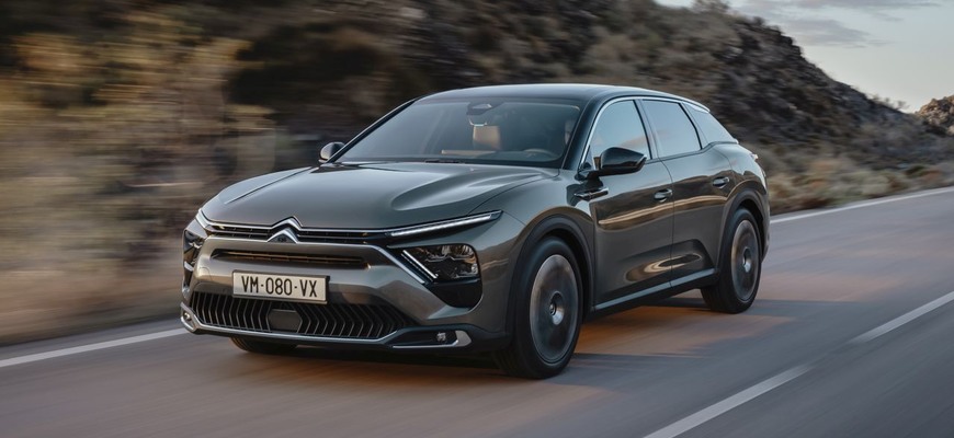 Citroen C5 X je sčasti SUV, sčasti kombi a sčasti sedan. Čo poviete na výsledok?