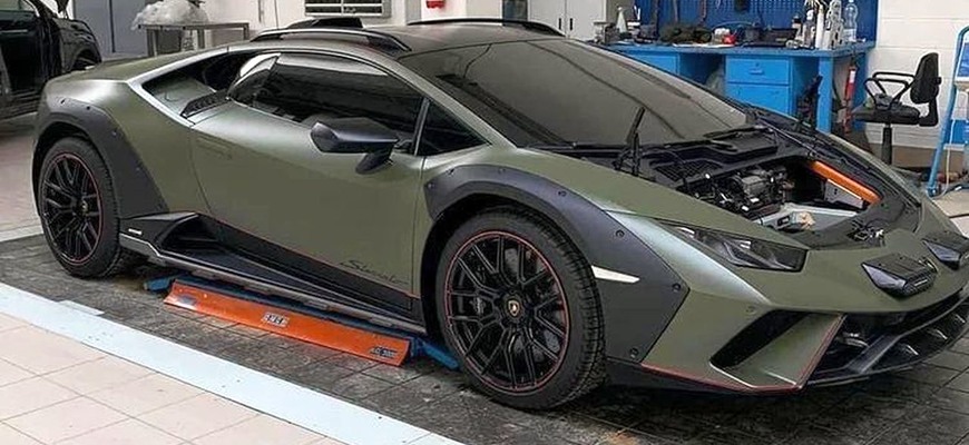 Nový Huracán Sterrato v predpremiére. Toto by malo byť nové pseudo-terénne Lamborghini