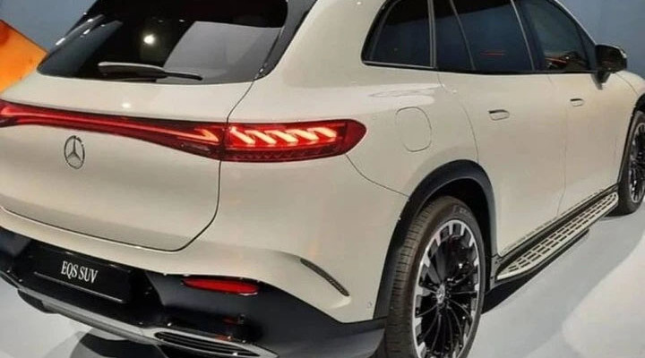 Mercedes-Benz EQS SUV na prvých fotkách ešte pred debutom