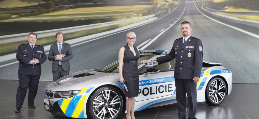 Po L.A., Sydney a Dubaji aj v Prahe. BMW i8 v službách českej polície