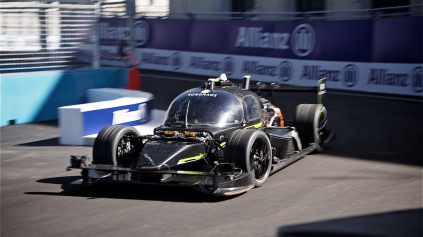 PORAZÍ ROBORACE DEVBOT PRODRIFTERA RYANA TUERCKA?