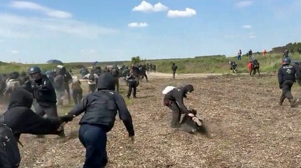 Útok a blokáda Tesly v Nemecku. Militantní aktivisti opäť na scéne, Musk to môže rázne vyriešiť