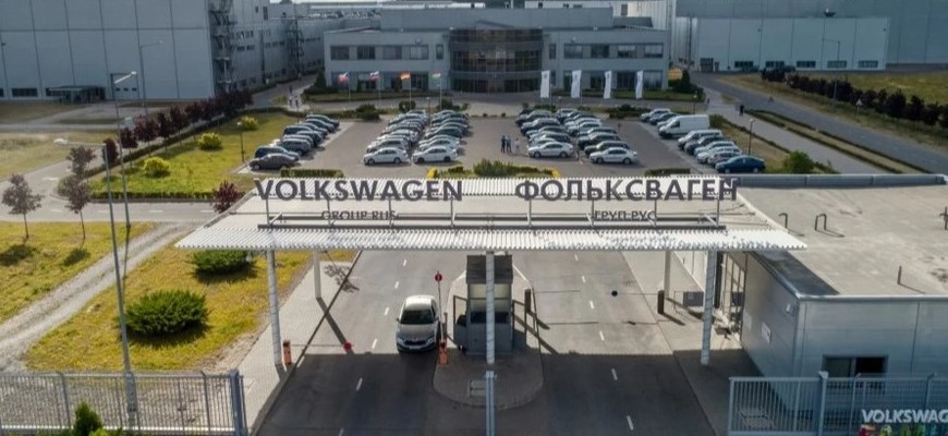 VW ponúka svojim ruským zamestnancom dobrovoľný odchod za polročný plat