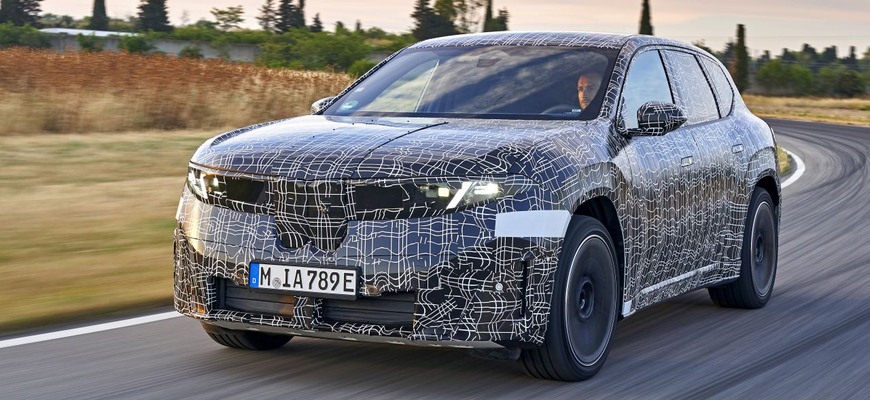 Nové BMW iX3 detailne. Rýchle nabíjanie vďaka novej architektúre a prekvapivý dojazd