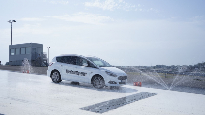 JAZDÍM FORD PRE ŽIVOT POMÁHA ZACHRAŇOVAŤ ŽIVOTY MLADÝCH VODIČOV