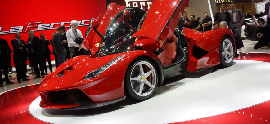 Alonso krotil LaFerrari na testovacej trati. Je to poriadna mašina!