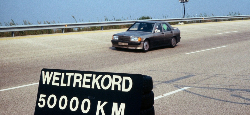 Mercedes si pripomína rýchlostný rekord spred tridsiatich rokov